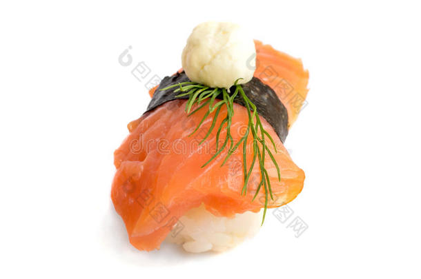 生鱼片寿司寿司和鲑鱼和海草海苔向白色的背景
