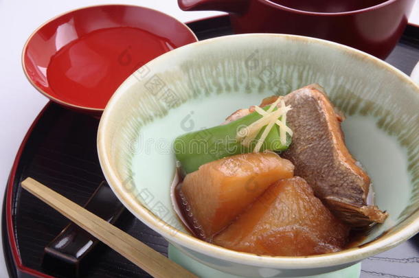 炖蔬菜和鱼和缘故,日本人食物