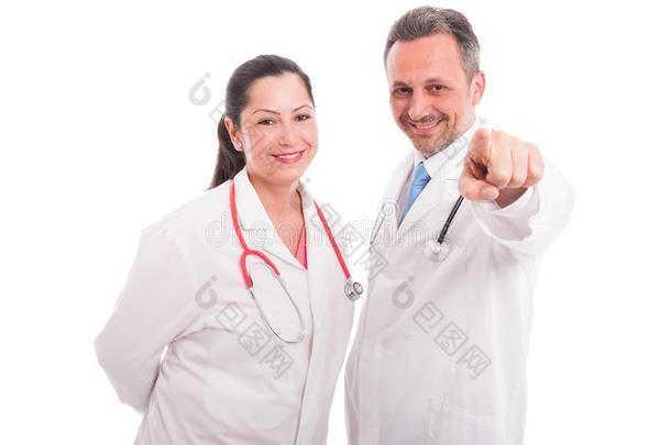 幸福的医学院学生或doct或s弄尖手指向你