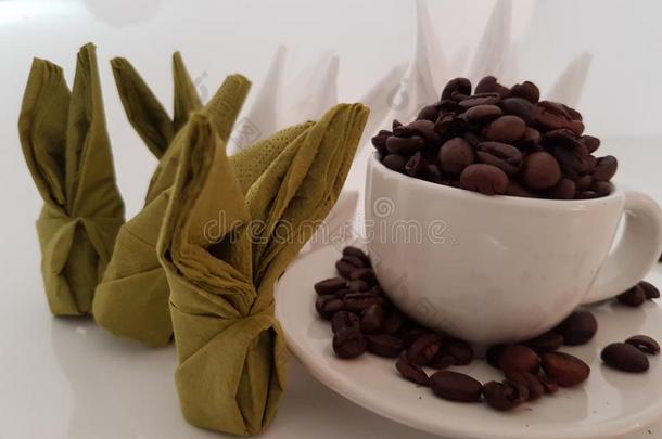 咖啡豆豆棕色的芳香白酒浓咖啡兔子