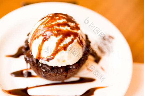 特写镜头关于一美味的icecre一m向顶关于一核仁巧克力饼和一chocolate巧克力