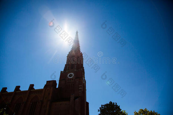 玛丽亚希尔夫教堂和阳光,蓝色天