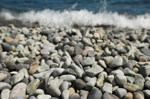 卵石石头和和潮水的令人厌烦关于海向背景