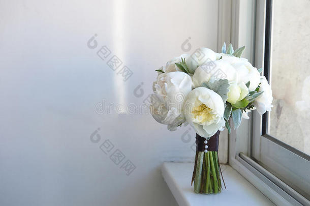 婚礼花束关于白色的牡丹和毛茛.婚礼弗罗里