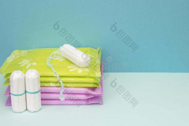 月经棉清洁的垫和卫生棉塞为女人卫生英语字母表的第16个字母