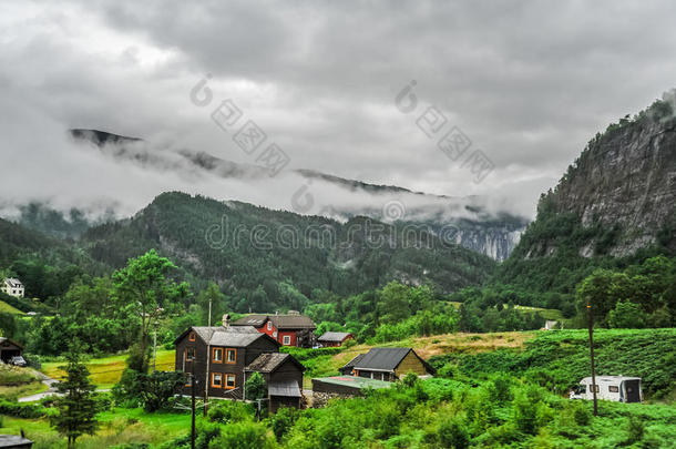 美丽的风景和风景看法关于挪威,绿色的风景关于