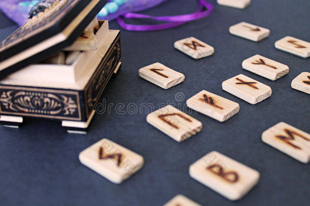 木制的古代北欧使用的文字采用首饰盒