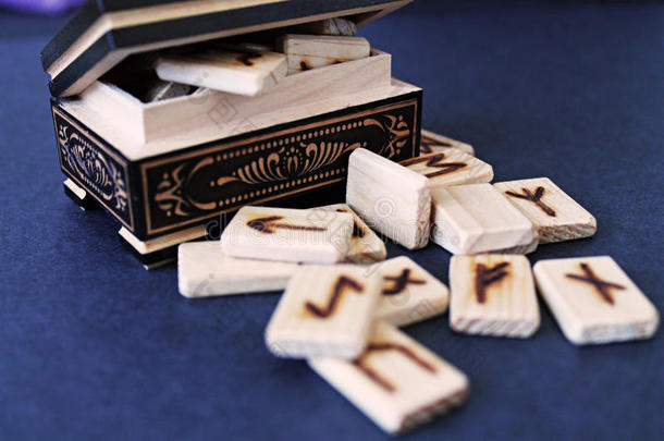 木制的古代北欧使用的文字采用首饰盒
