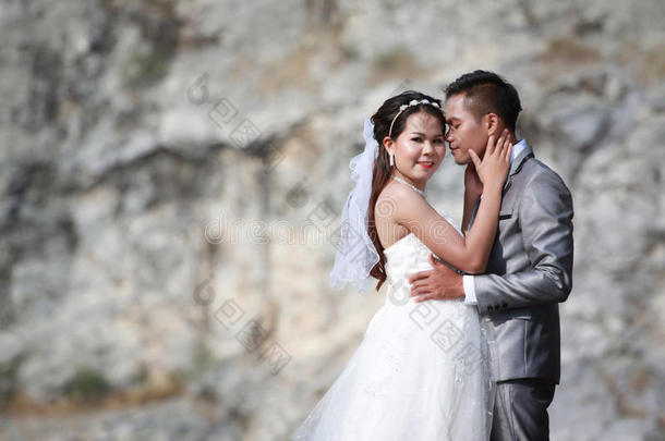 亚洲人一对照片关于prefix前缀婚礼观念关于爱和结婚