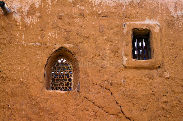 阿拉伯的窗向指已提到的人老的黏土墙