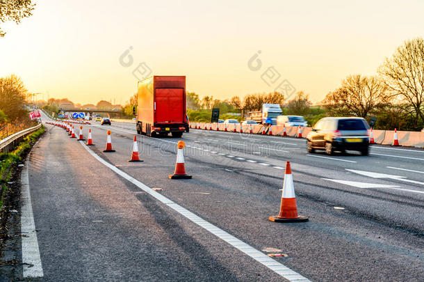 傍晚看法unknown不知道的高速公路公共事业机构道路施工圆锥细胞