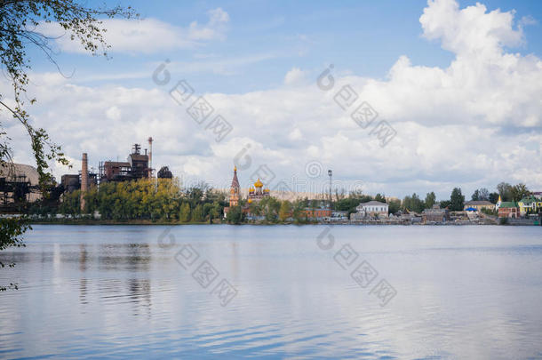 俄国的工业的城镇在旁边指已提到的人湖