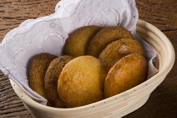 薄脆饼干和谷物面粉叫<strong>部长</strong>会议卡桑布采用巴西苏木.