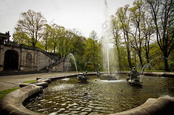 慕尼黑,德国-马克西米利安公园,丘比特裸像人造喷泉