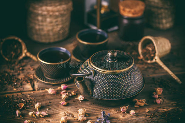 仍生活关于铸造铁器茶壶