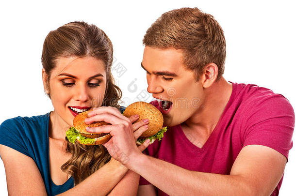对吃快的食物.男人和女人吃汉堡包.