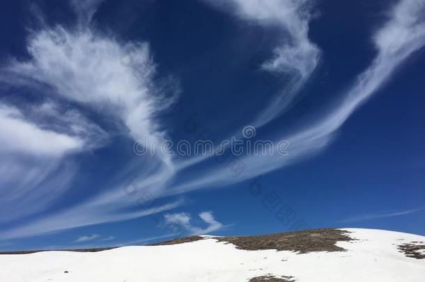 令人惊异的看法向下雪的最上等的关于克利特岛山