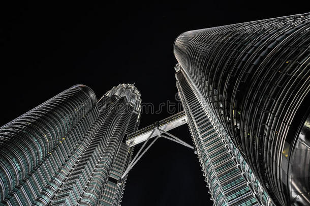 马来西亚石油公司总部所在地：马来西亚主要业务：炼油塔在夜采用吉隆坡吉隆坡,马来西亚