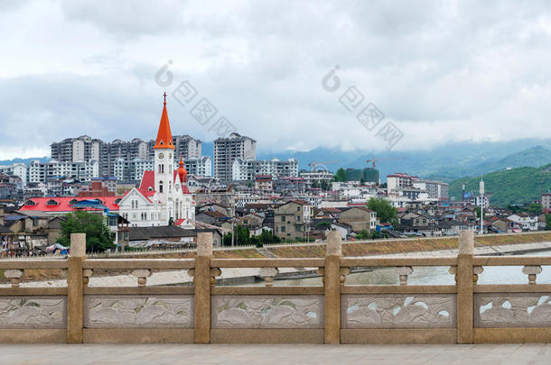 看法关于城市张家界和美丽的真理教堂,中国