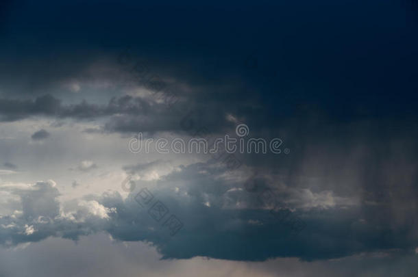 雨云,关-在上面,暴风雨反对指已提到的人背景关于指已提到的人USSR苏联