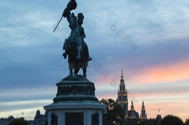 <strong>皇帝</strong>Ferdinand弗朗茨·斐迪南连帽大氅我雕像