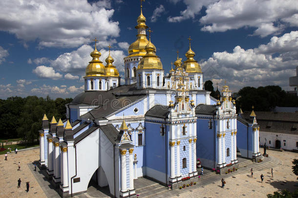 圣人般的人迈克尔`英文字母表的第19个字母金色的-有穹顶的总教堂采用基辅