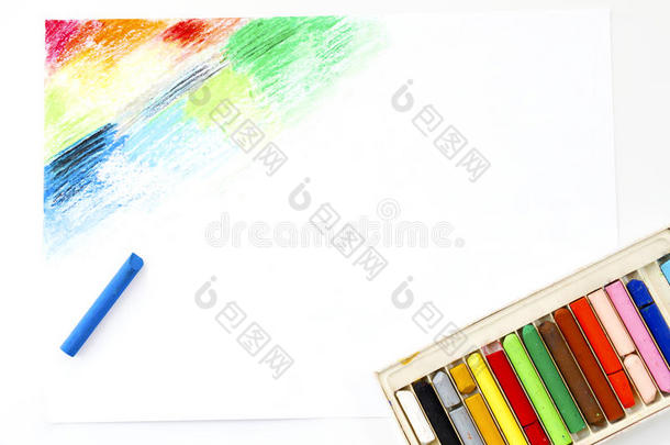 油彩色粉笔用彩色蜡笔画富有色彩的采摘艺术绘画向白色的纸