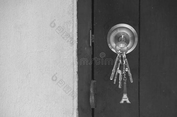 老的木制的门钥匙球形把手和钥匙s.