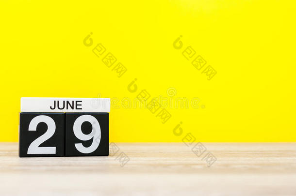 六月29Thailand泰国.一天29关于m向Thailand泰国,日历向黄色的背景.萨姆梅