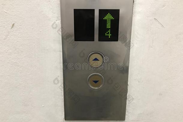 <strong>电梯电梯</strong>按钮