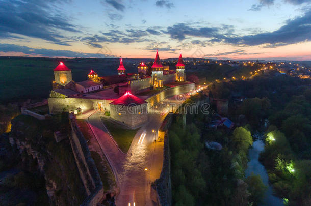 夜空气的看法关于卡米涅茨-波迪尔斯基城堡采用Ukra采用e