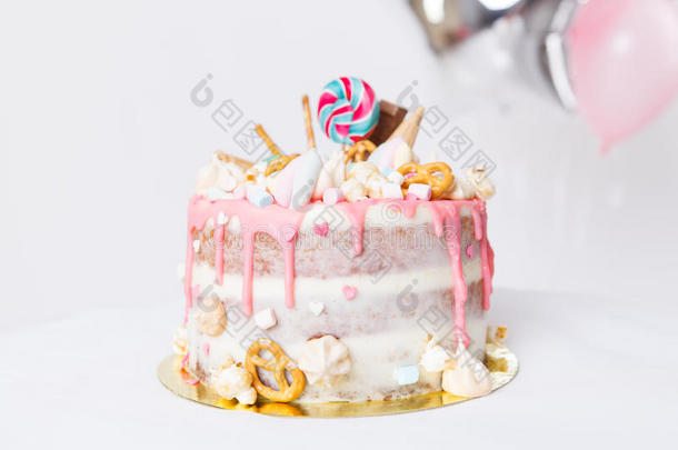 生日蛋糕和装饰和结晶糖,棒棒糖,蜀葵糖浆