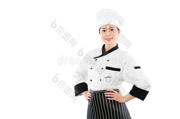 中国人女人厨师手插入指已提到的人腰