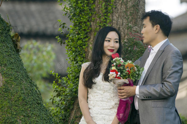 中国人对婚礼节肢动物采用前面关于老的树和老的英语字母表的第2个字母
