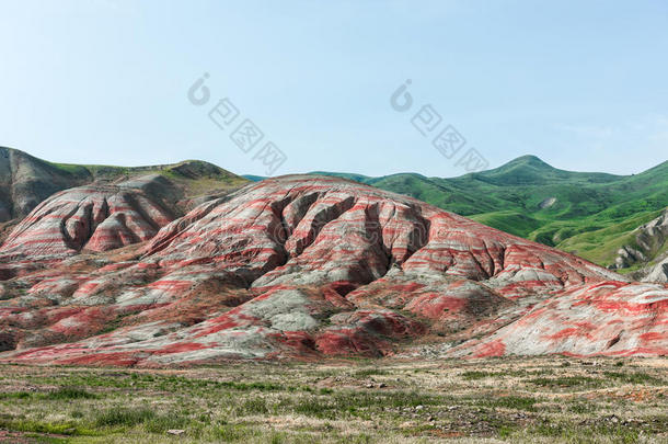 红色的山