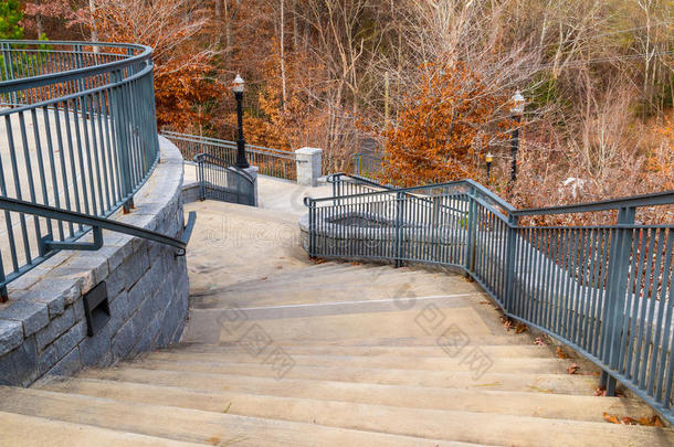楼梯向宏大的凉亭采用山麓地带公园,亚特兰大,美利坚合众国