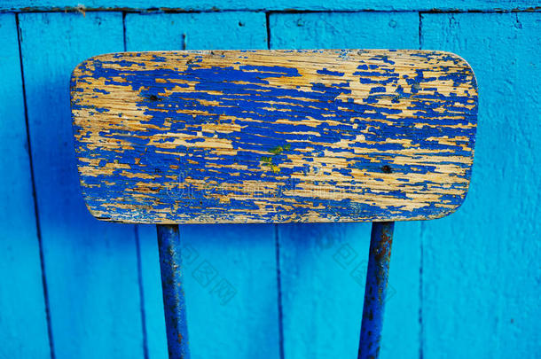 老年的木材质地和蓝色颜料.干燥的颜料向指已提到的人背关于一