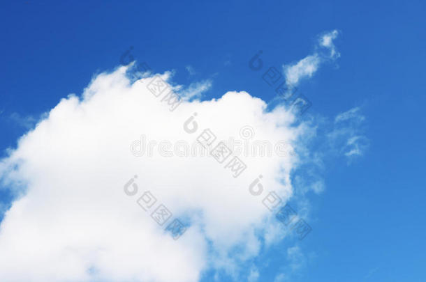 云天天空蓝色背景自然壁纸