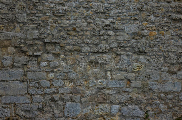 指已提到的人老的和古代的石头墙关于一建筑物