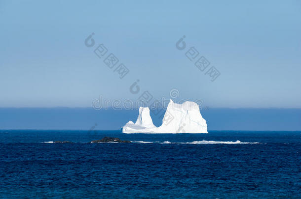 费雷兰德纽芬兰冰山离开指已提到的人海岸