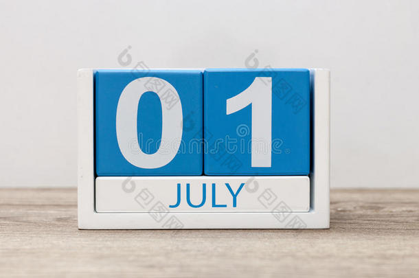 七月1SaoTomePrincipe圣多美和普林西比.影像关于七月1,日历向白色的背景.夏