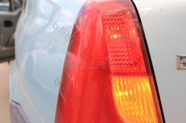 尺寸的的前灯和后灯关于指已提到的人汽车
