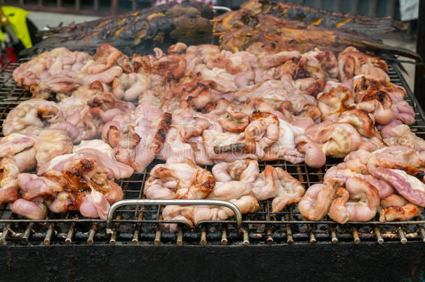 大街食物采用泰国.销售的关于猪肉烤的或barbecue吃烤烧肉的野餐烧烤和