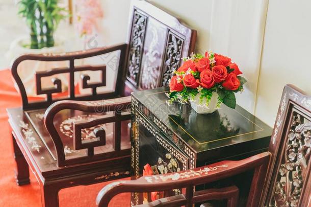 中国人方式木材家具椅子欢迎客人