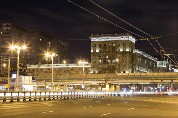 交<strong>通关</strong>于cablerelayst在ions电缆继电器站采用莫斯科城市中心在夜大街薴藁增二,RussianFederation俄罗