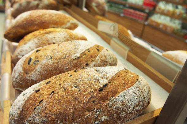 面包和圆形的小面包或点心采用向架子采用面包房或面包师`英文字母表的第19个字母英文字母表的第19个字母hop