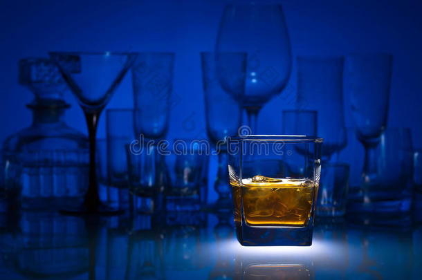 玻璃关于威士忌酒和冰