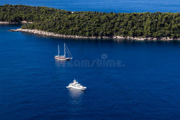 帆船和哈奇不中洛克鲁姆isl和采用杜布罗夫尼克地中海