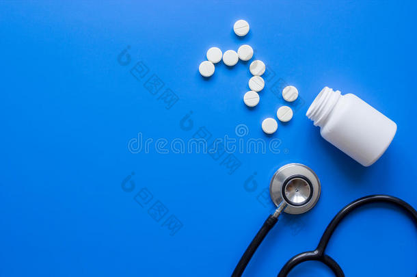 医学放置和听诊器和medicament英文字母表的第19个字母<strong>医药</strong>制剂向医生`英文字母表的第19个字母工作场所blue蓝色