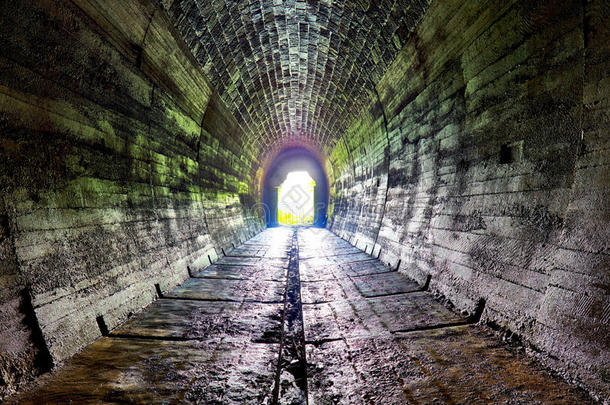 <strong>长</strong>的地下的砖隧道